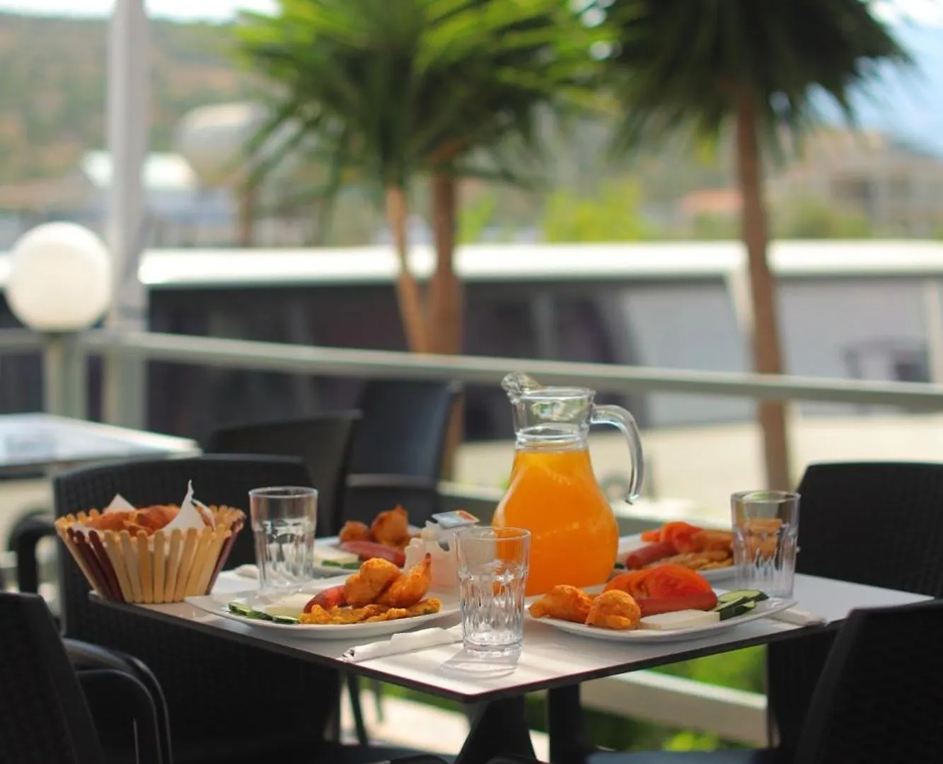Prive Hotel And Apartment Sarande 3*,