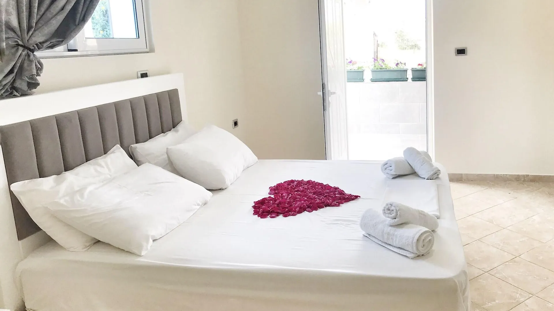 Prive Hotel And Apartment Sarande Albania