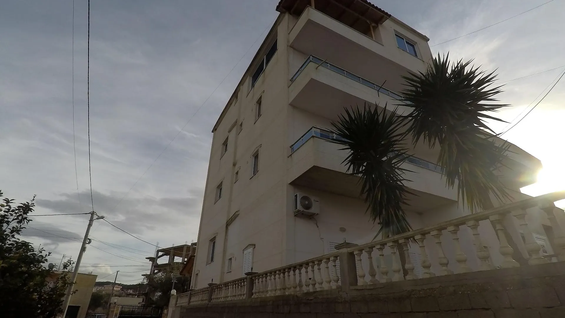 Prive Hotel And Apartment Sarande