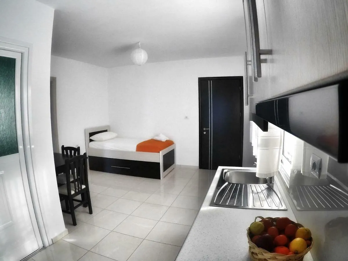 Prive Hotel And Apartment Sarande Albania