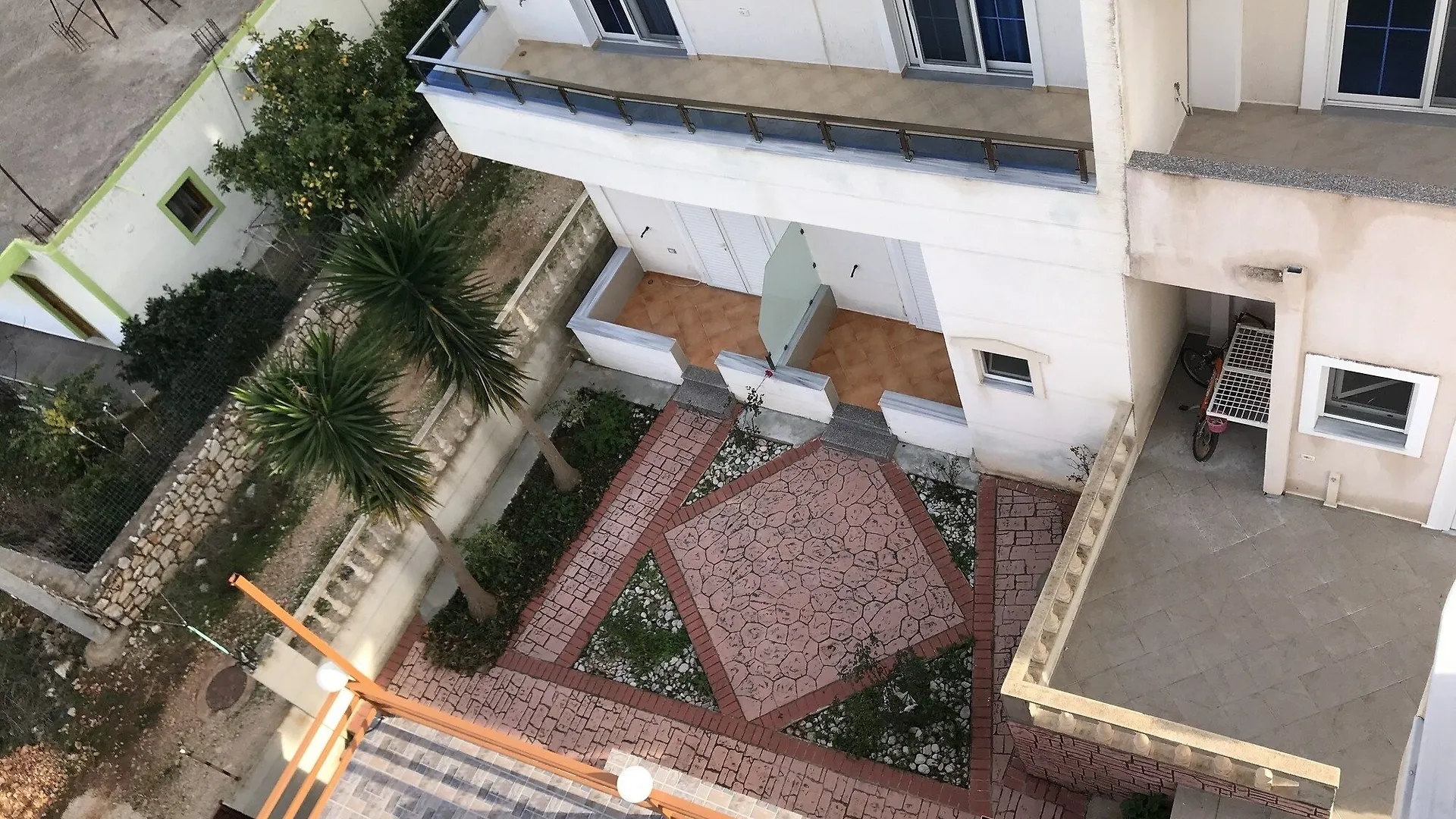 Prive Hotel And Apartment Sarande